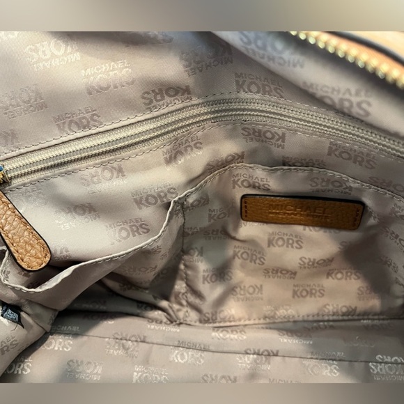 MICHAEL KORS 2 Piece Set Pebbled Leather Satchel and Large Wristlet - Picture 6 of 11